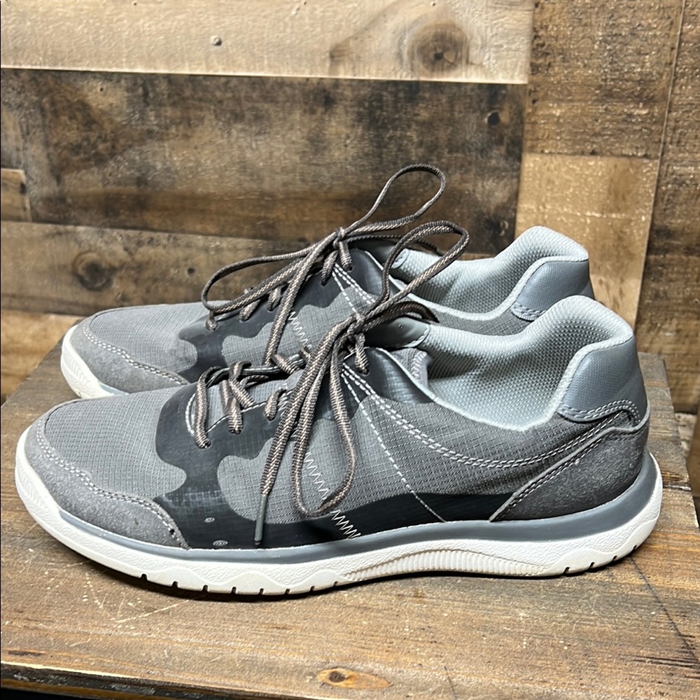 Clarks Cloudsteppers Gray Sneakers Men's Size 8.5‎